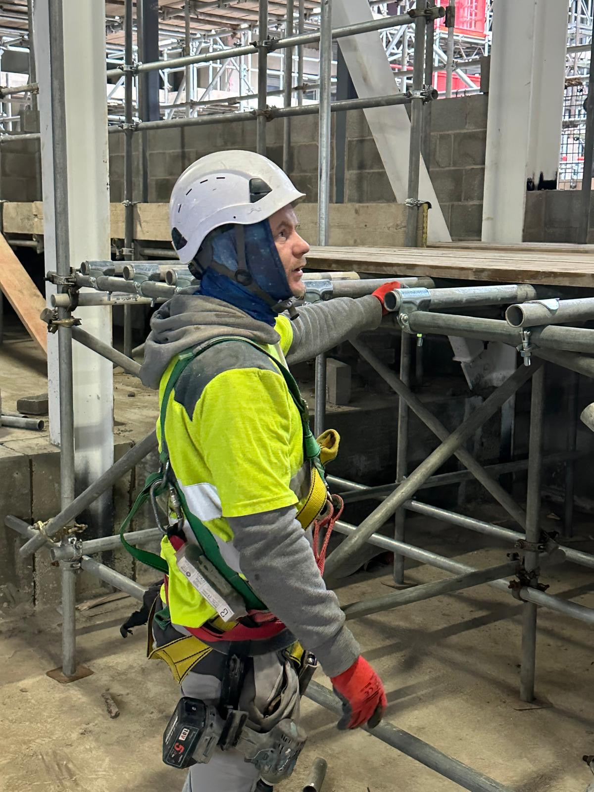 Scaffolders Hi Vis Hoodie │ Right Shoulder Pad │ Yellow